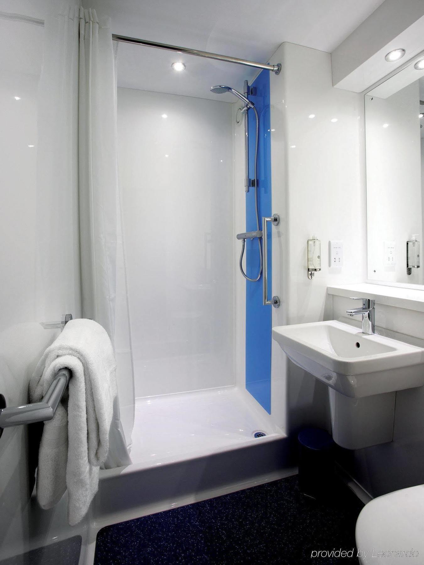 Travelodge Nottingham Central Екстер'єр фото